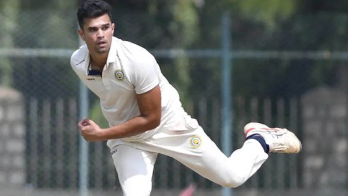 Arjun Tendulkar bowling in Ranji Trophy match